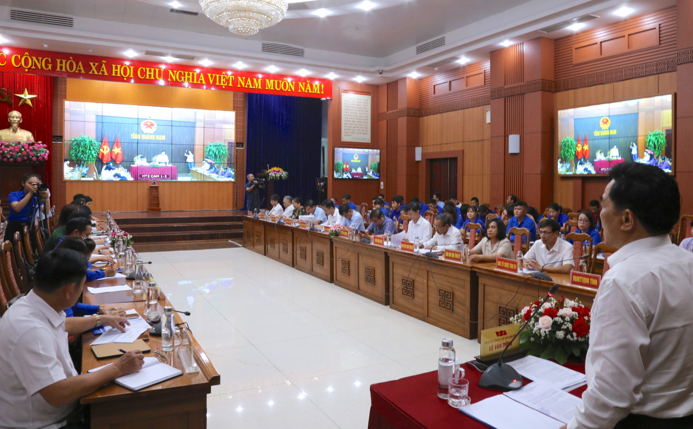 Buổi đối thoại thu hút sự quan tâm của đông đảo bạn trẻ ĐVTN. Buổi đối thoại thu hút sự quan tâm của đông đảo bạn trẻ ĐVTN.