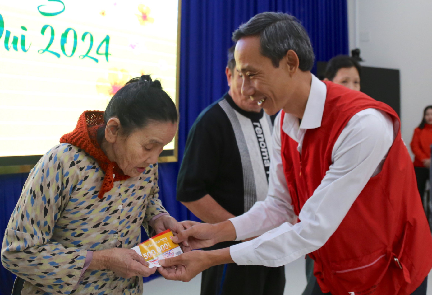 Nhiều hoạt động ý nghĩa tại chương trình nhằm chia sẻ với người nghèo dịp Tết Giáp Thìn 2024.