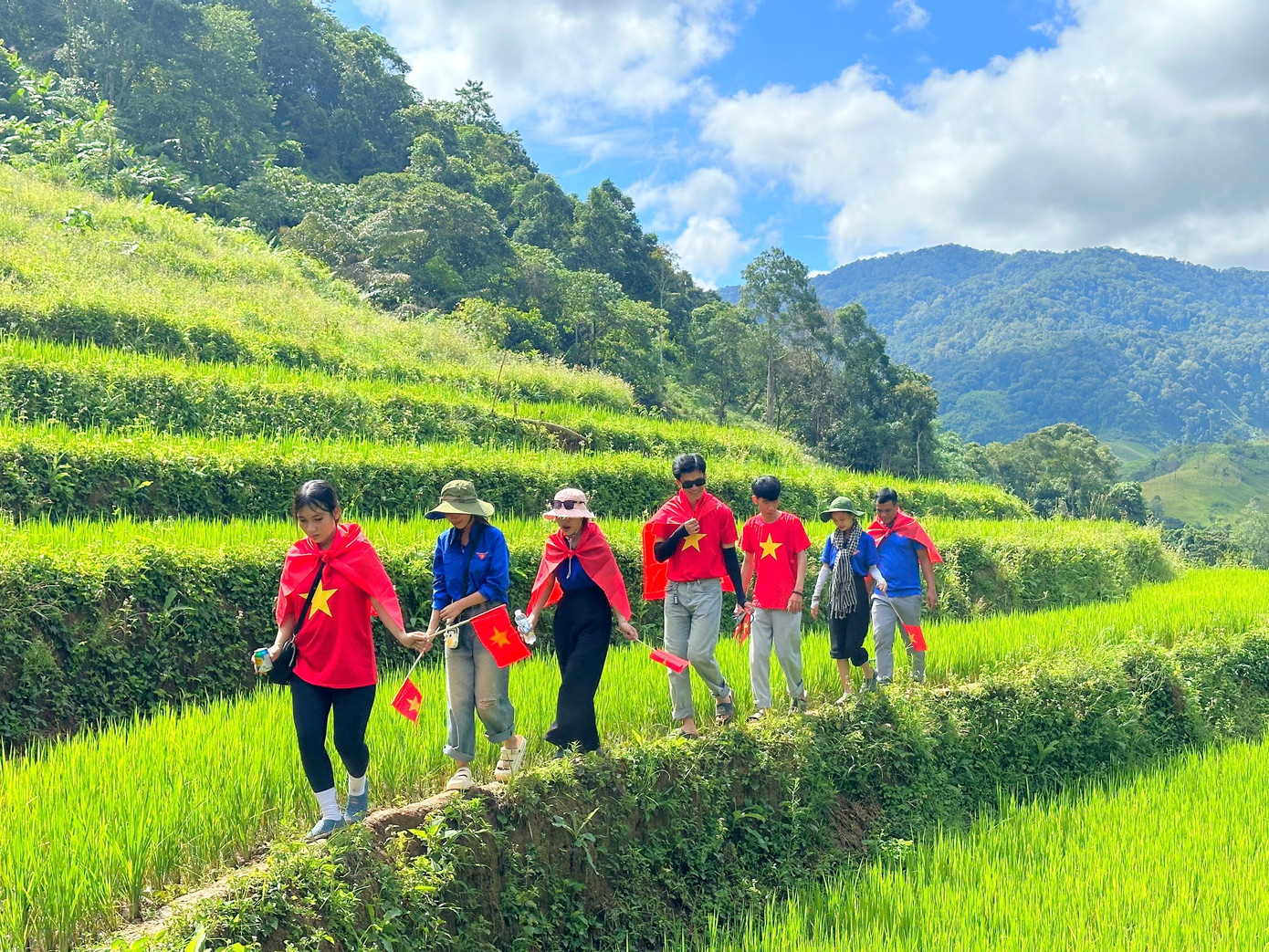 Các bạn trẻ có một kỳ nghỉ lễ đầy ý nghĩa. Các bạn trẻ có một kỳ nghỉ lễ đầy ý nghĩa.