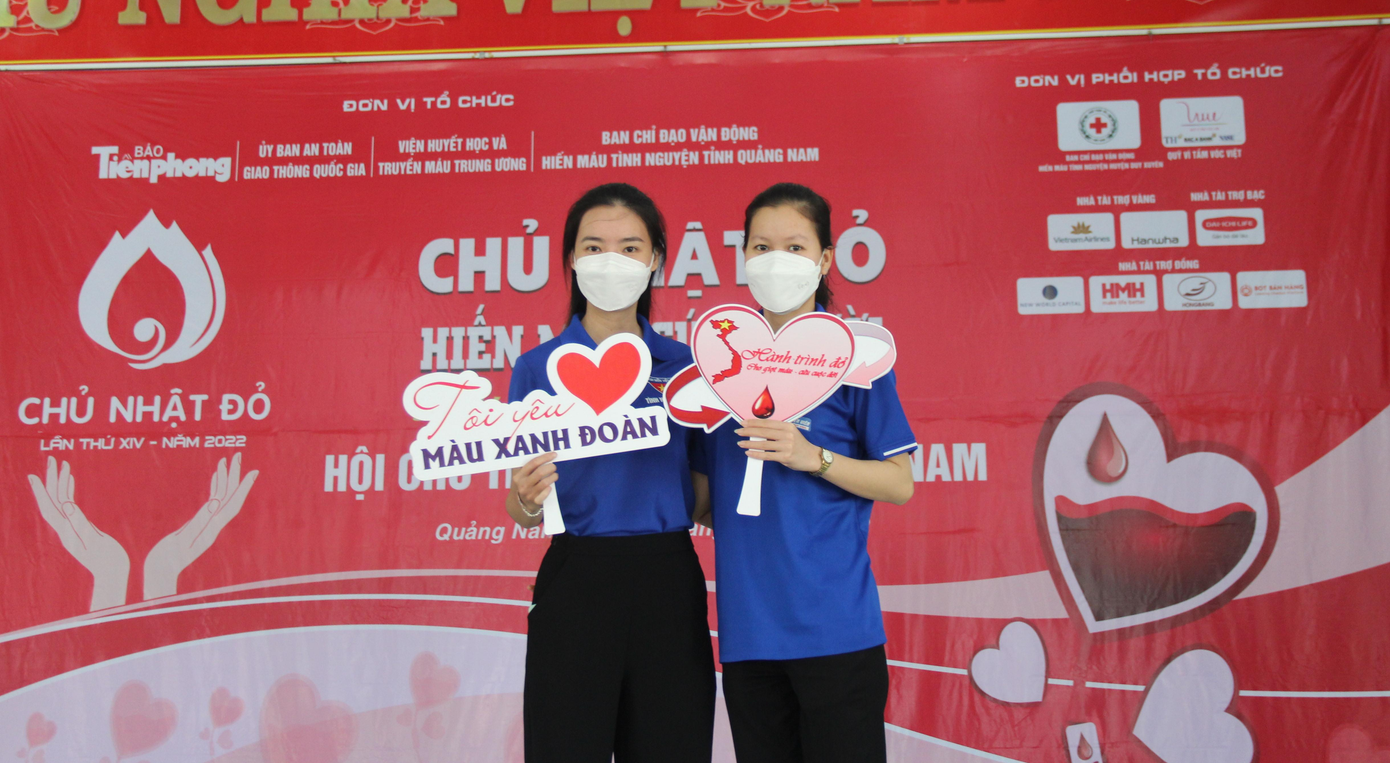 Bạn trẻ tham gia ngày hội.