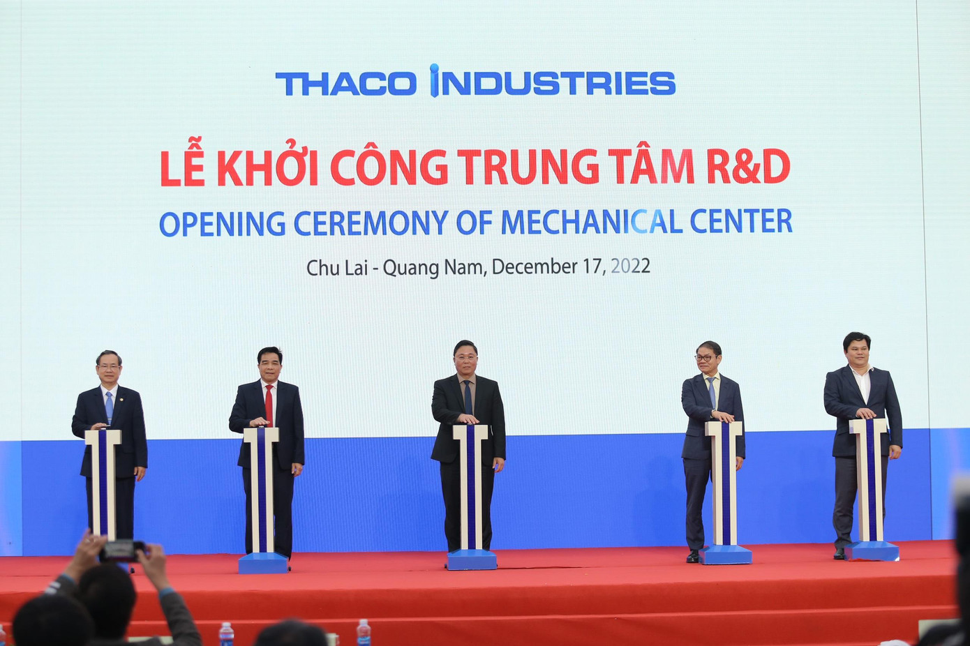 Nghi thức khởi công Trung tâm R&amp;D.