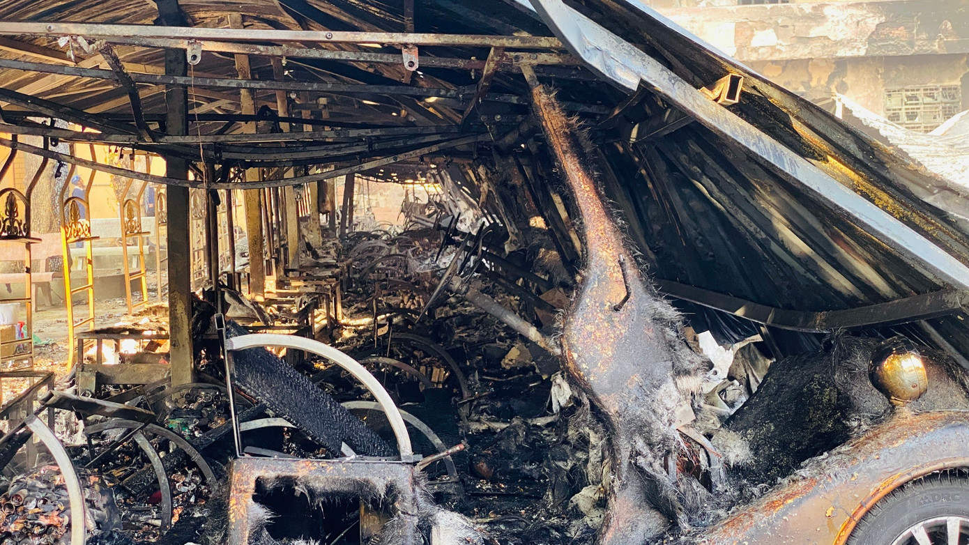 Hiện trường 40 xe điện bị thiêu rụi. Hiện trường 40 xe điện bị thiêu rụi.