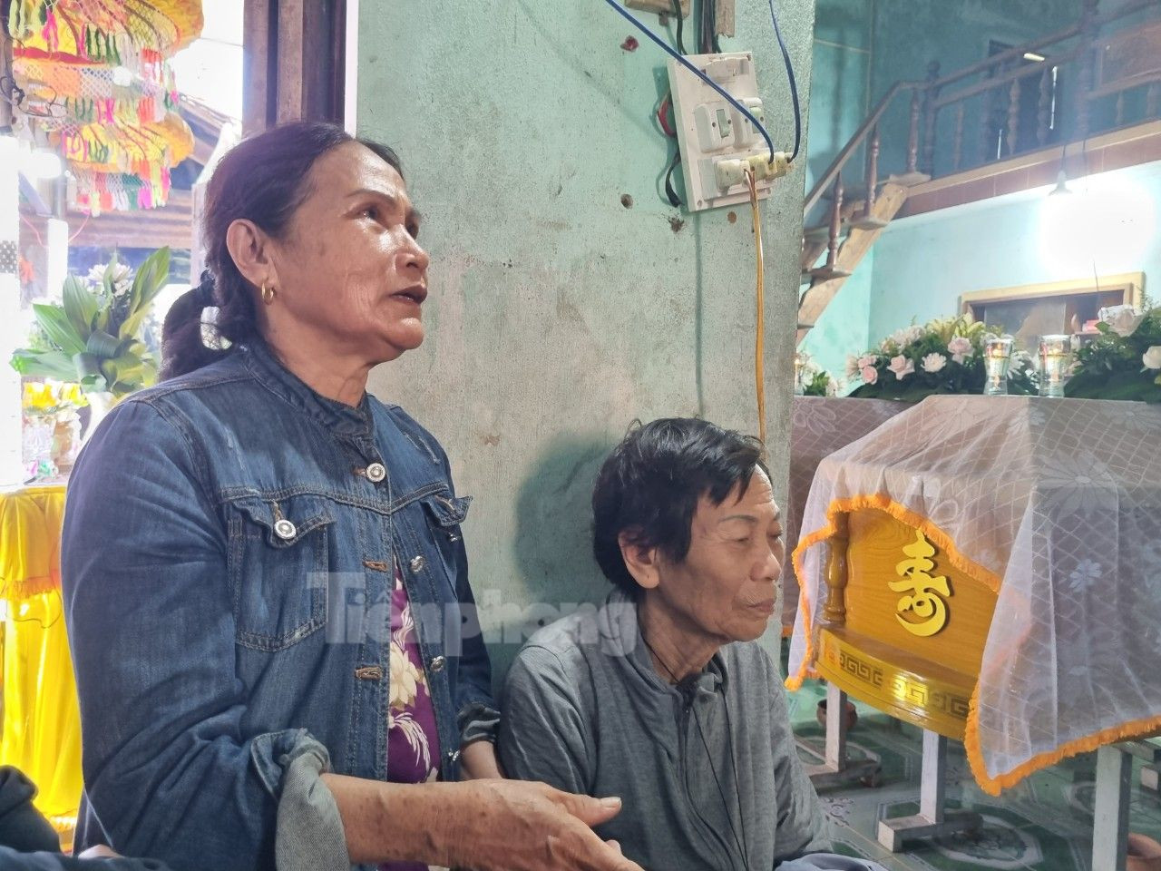 Bà Huỳnh Thị Sơn, hàng xóm kể lại sự việc. Bà Huỳnh Thị Sơn, hàng xóm kể lại sự việc.