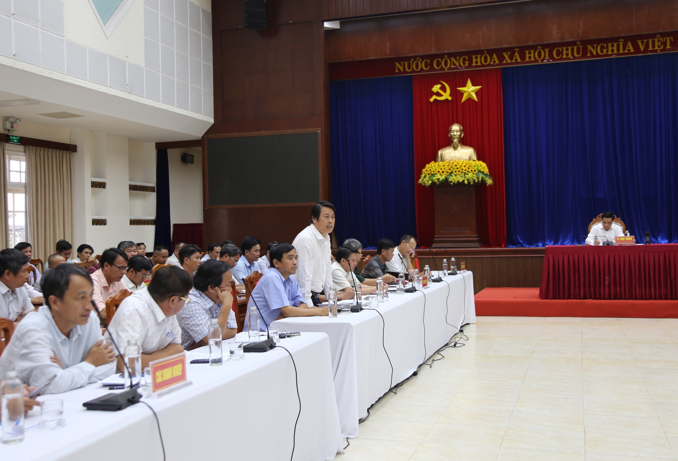 Nhiều vấn đề bất cập từ thực tế được doanh nghiệp đề cập với Chủ tịch tỉnh.