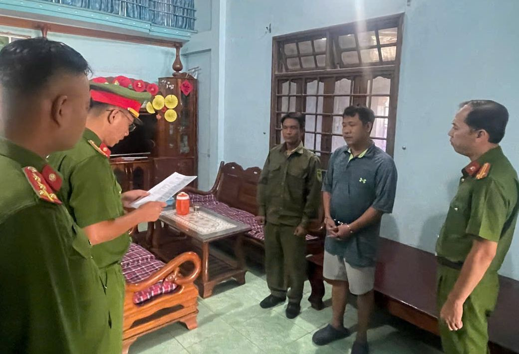 Nguyễn Công Thịnh bị tạm giữ để điều tra hành vi “Cố ý làm hư hỏng tài sản”. Ảnh CA Nguyễn Công Thịnh bị tạm giữ để điều tra hành vi “Cố ý làm hư hỏng tài sản”. Ảnh CA