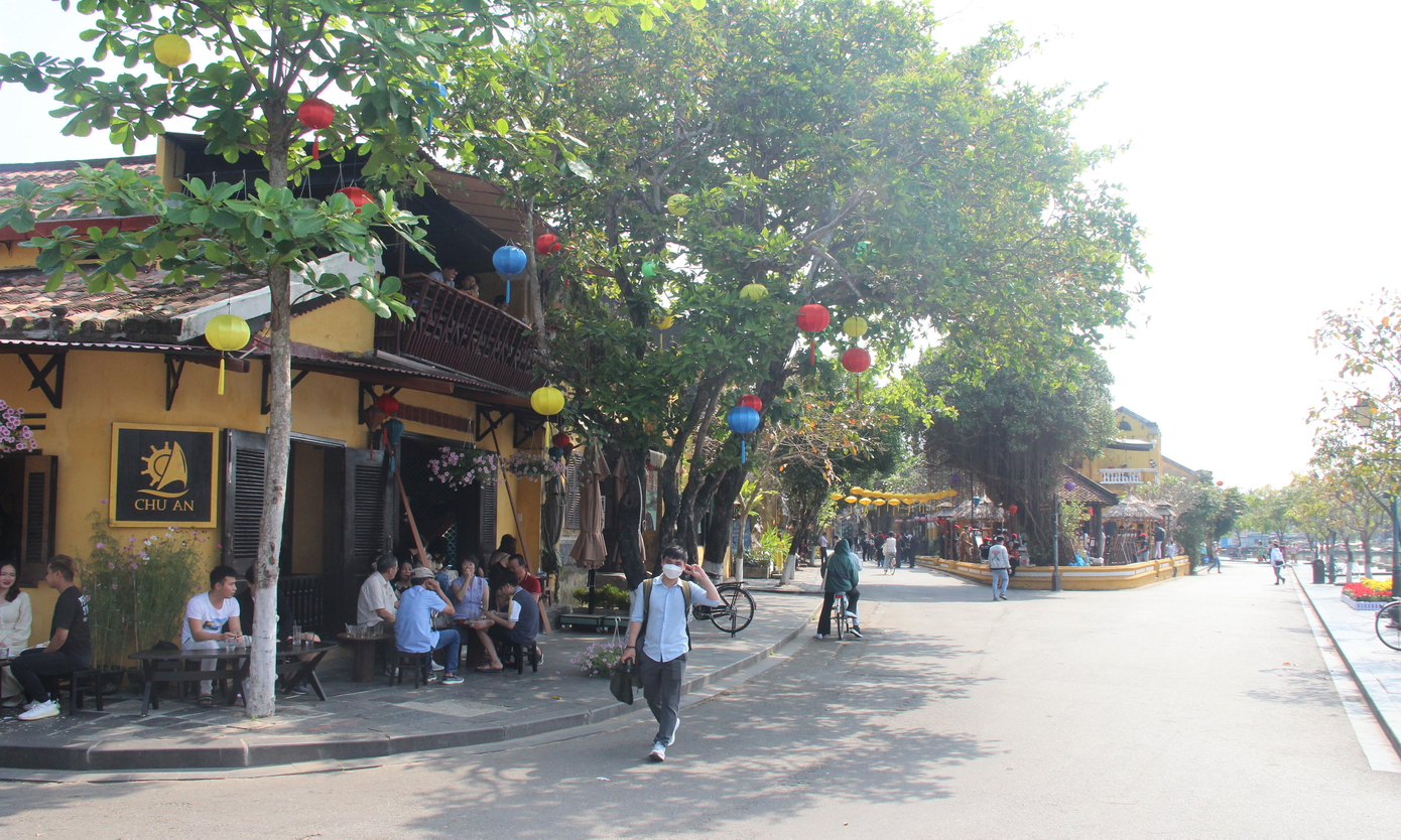 Người dân và chính quyền phấn khởi, khẩn trương dọn dẹp để đón khách quốc tế.