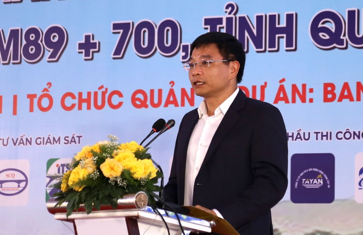 Bộ trưởng Bộ GTVT Nguyễn Văn Thắng phát biểu tại lễ triển khai thi công dự án.
