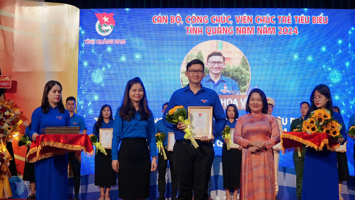 Tuyên dương 20 gương cán bộ, công chức viên chức trẻ tiêu biểu trên các lĩnh vực công tác.