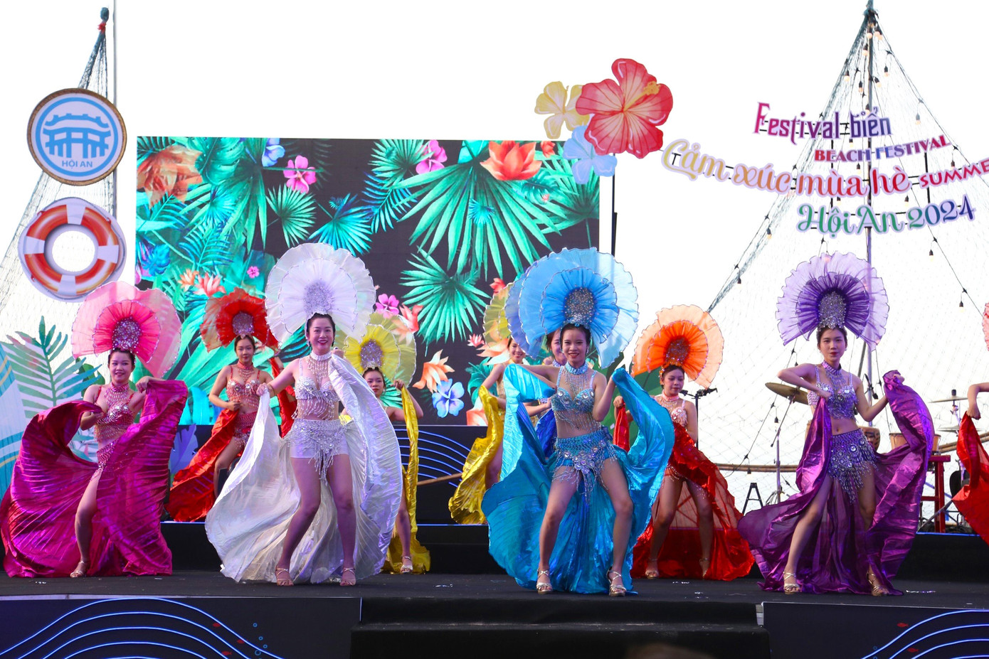 Khai mạc Festival biển "Hội An - Cảm xúc mùa hè 2024". Khai mạc Festival biển "Hội An - Cảm xúc mùa hè 2024".