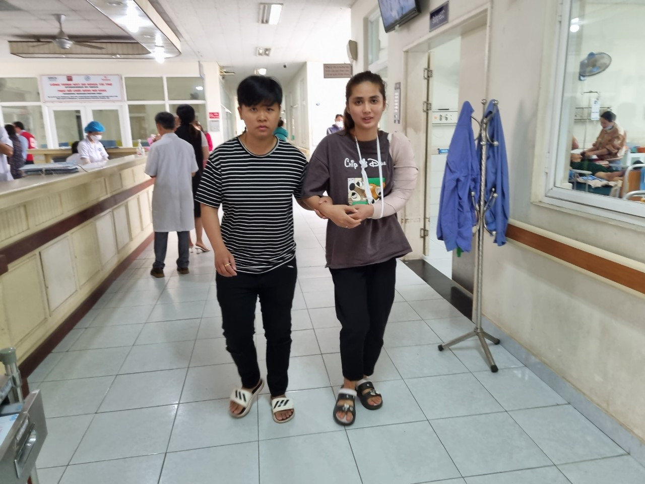 13 nạn nhân vụ tai nạn đang điều trị tại Bệnh viện Đa khoa Trung ương Quảng Nam. Ảnh Hoài Văn 13 nạn nhân vụ tai nạn đang điều trị tại Bệnh viện Đa khoa Trung ương Quảng Nam. Ảnh Hoài Văn