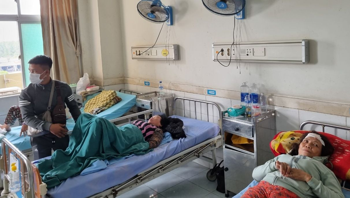 Nạn nhân vụ tai nạn đang điều trị tại Bệnh viện Đa khoa Trung ương Quảng Nam. Ảnh Hoài Văn