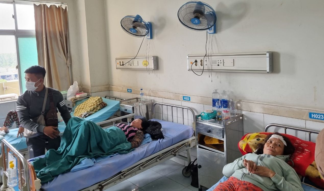 Nhiều nạn nhân đang được cấp cứu tại Bệnh viện Đa khoa Trung ương Quảng Nam. Nhiều nạn nhân đang được cấp cứu tại Bệnh viện Đa khoa Trung ương Quảng Nam.