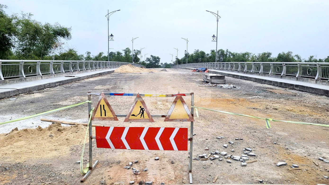 Năm 2017 dự án cầu và đường dẫn vào đường ĐH14.ĐB chính thức được khởi công.