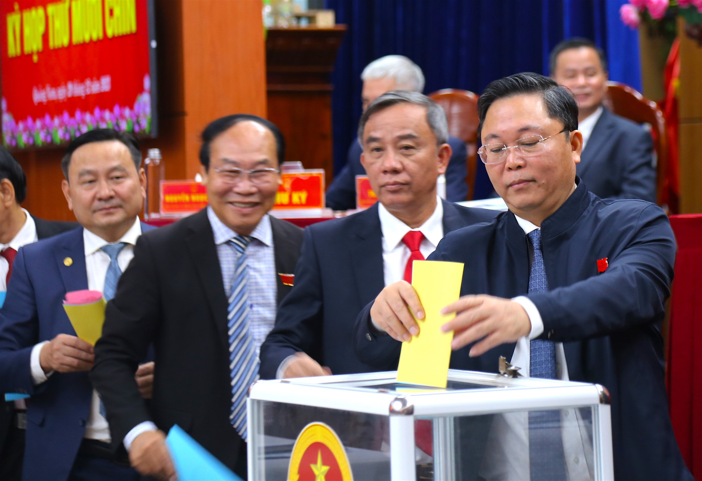 Kỳ họp thứ 19 HĐND tỉnh Quảng Nam lấy phiếu tín nhiệm đối với 28 người giữ chức danh lãnh đạo HĐND và UBND tỉnh.