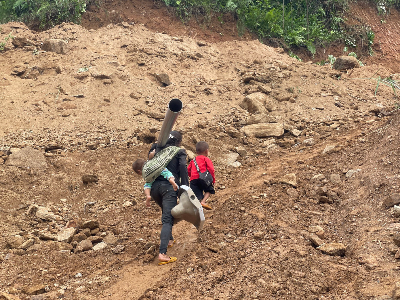 Vượt qua những cung đường núi dốc