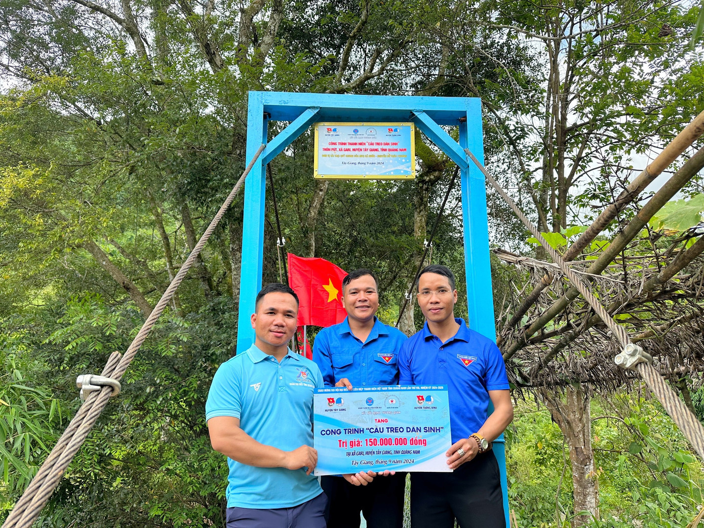 Cây cầu hoàn thành sau gần 1 tháng triển khai thi công. Cây cầu hoàn thành sau gần 1 tháng triển khai thi công.