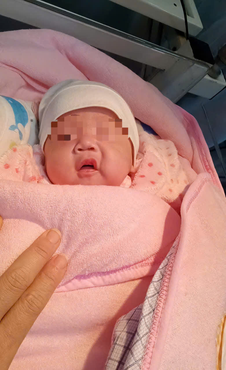 Cháu bé sơ sinh bị bỏ rơi trong khuôn viên Bệnh viện Phụ sản - Nhi Quảng Nam.