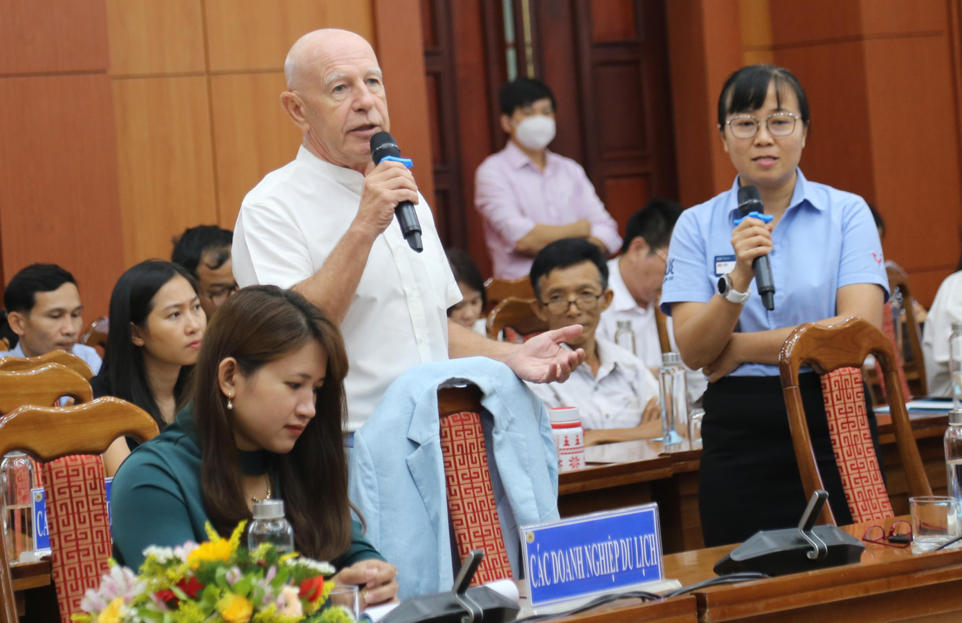 Doanh nghiệp đóng góp ý kiến tại buổi đối thoại. Doanh nghiệp đóng góp ý kiến tại buổi đối thoại.