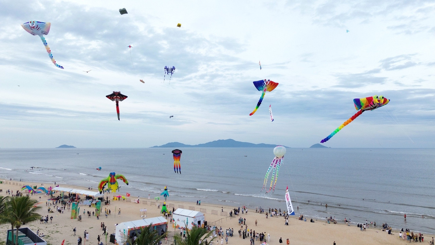 Lễ hội diễn ra từ ngày 27-29/7, tại bãi biển ven khu nghỉ dưỡng Hoiana, thôn Tây Sơn Tây, xã Duy Hải, huyện Duy Xuyên, tỉnh Quảng Nam. Lễ hội diễn ra từ ngày 27-29/7, tại bãi biển ven khu nghỉ dưỡng Hoiana, thôn Tây Sơn Tây, xã Duy Hải, huyện Duy Xuyên, tỉnh Quảng Nam.