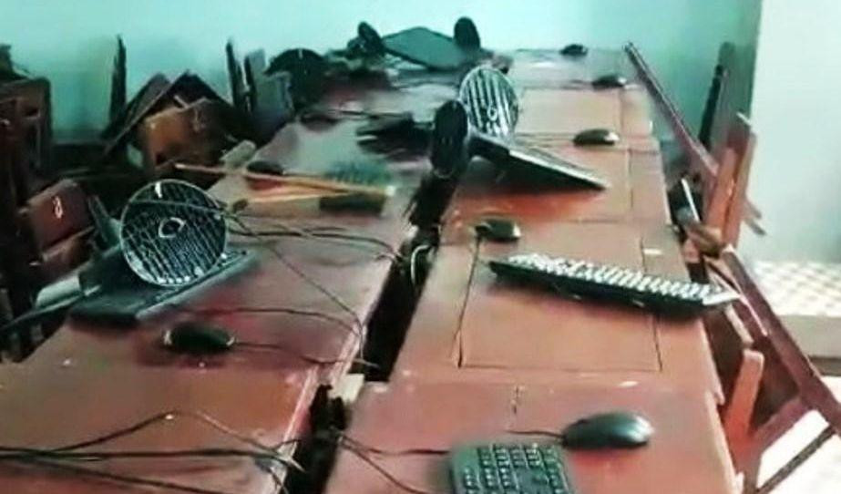 Nhiều đồ đạc trong Trường Tiểu học Phan Ngọc Nhân bị nhóm thiếu niên đập phá làm hư hỏng. Nhiều đồ đạc trong Trường Tiểu học Phan Ngọc Nhân bị nhóm thiếu niên đập phá làm hư hỏng.