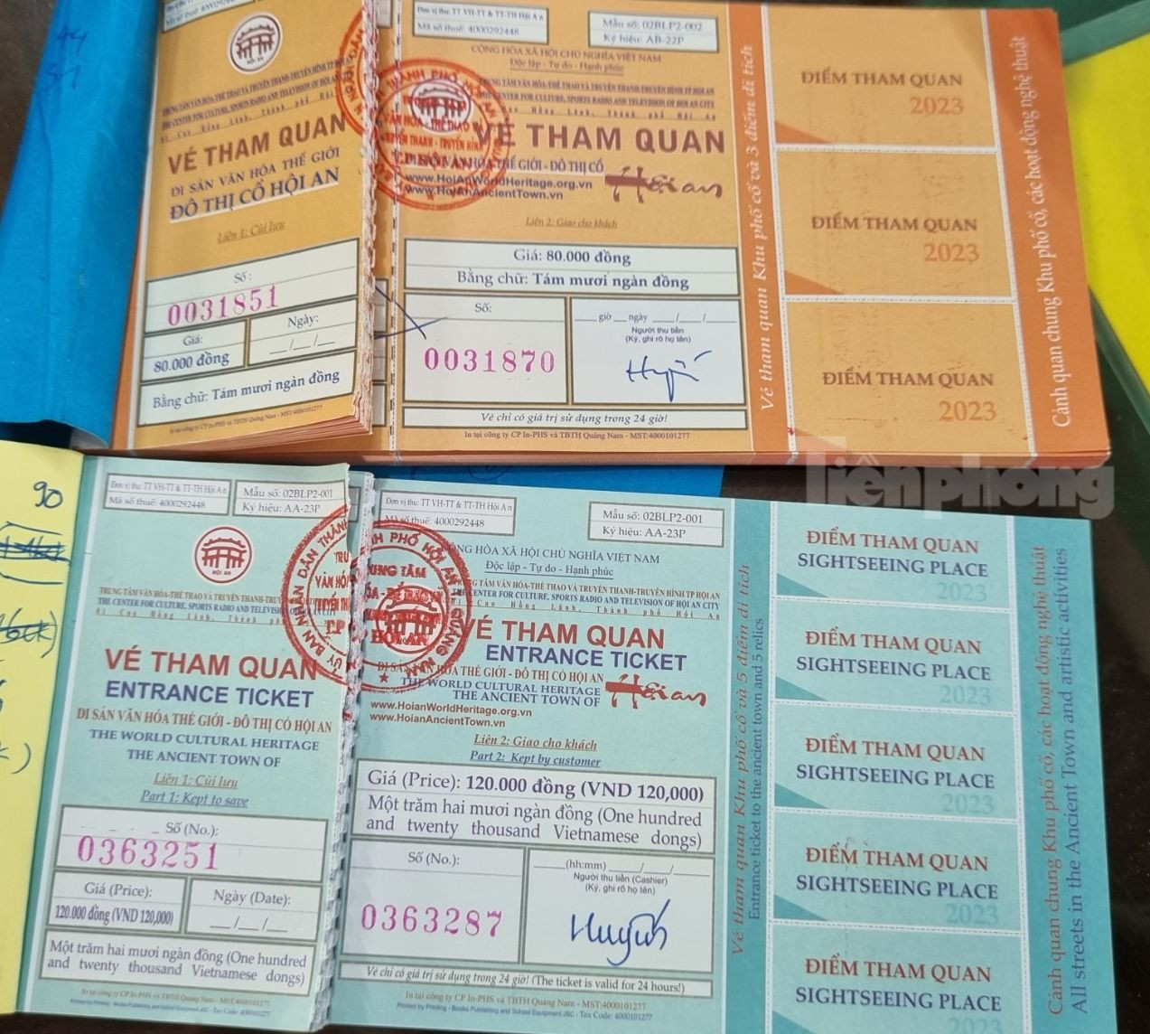 Vé tham quan với 2 mức 80.000 đồng (4 ô tham quan) và 120.000 đồng (6 ô tham quan) bán tại quầy vé (Ảnh: Hoài Văn).