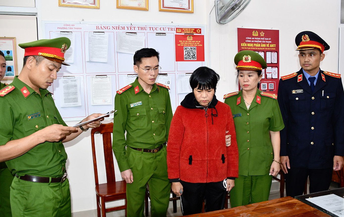 Tô Thị Ty Na tại cơ quan công an. Ảnh Công an Quảng Nam