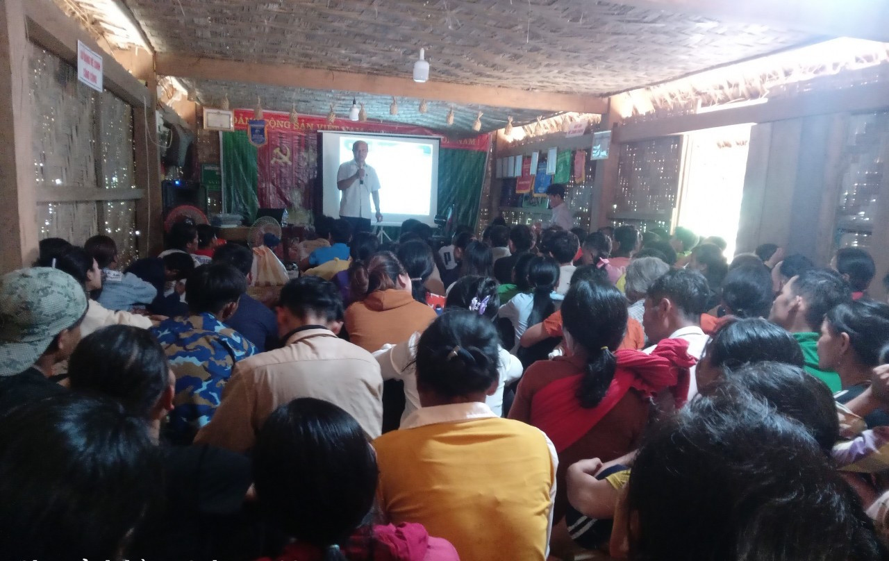 Tuyên truyền bình đẳng giới trong đồng bào thiểu số và miền núi Quảng Nam. Tuyên truyền bình đẳng giới trong đồng bào thiểu số và miền núi Quảng Nam.