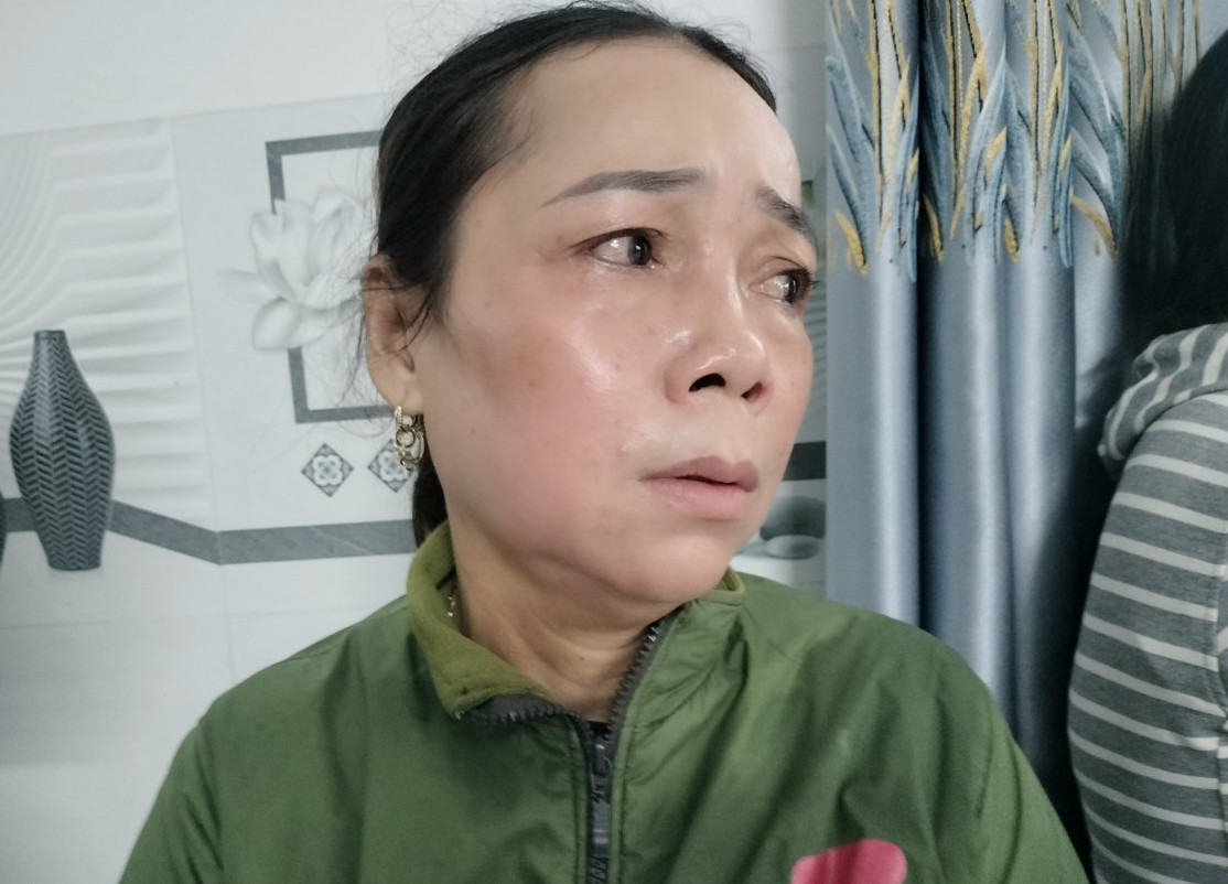 Những ánh mắt thất thần, mong tin. Những ánh mắt thất thần, mong tin.