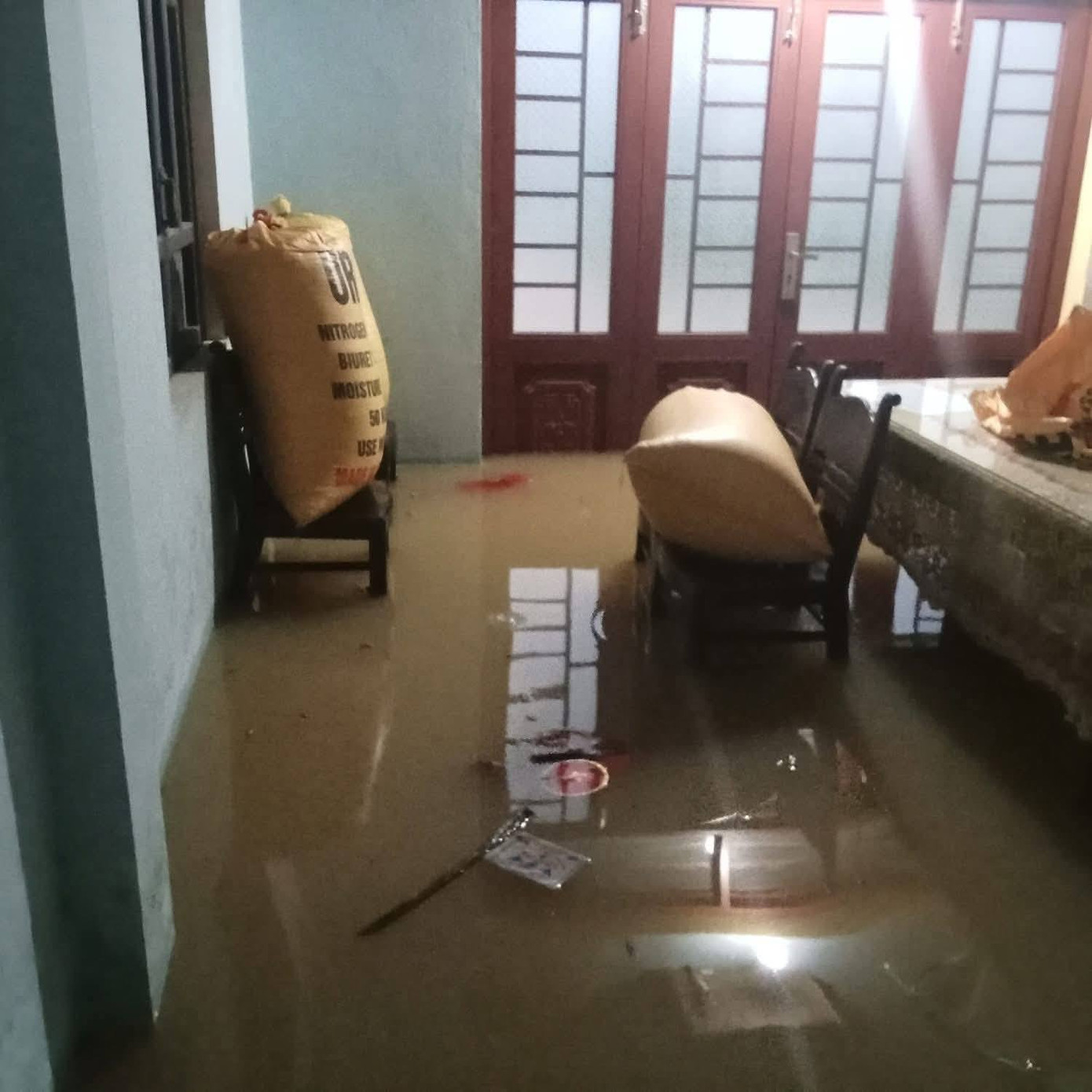 Nhiều nơi ở Quảng Nam bị nước lũ tấn công.