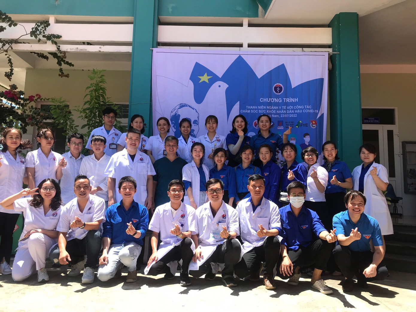Thanh niên ngành y tế với công tác chăm sóc sức khỏe nhân dân hậu COVID-19.