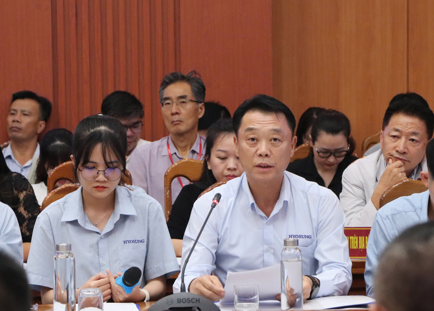 Các doanh nghiệp trực tiếp phản ánh những vướng mắc trong thực tế triển khai dự án trên địa bàn tới lãnh đạo tỉnh Quảng Nam.