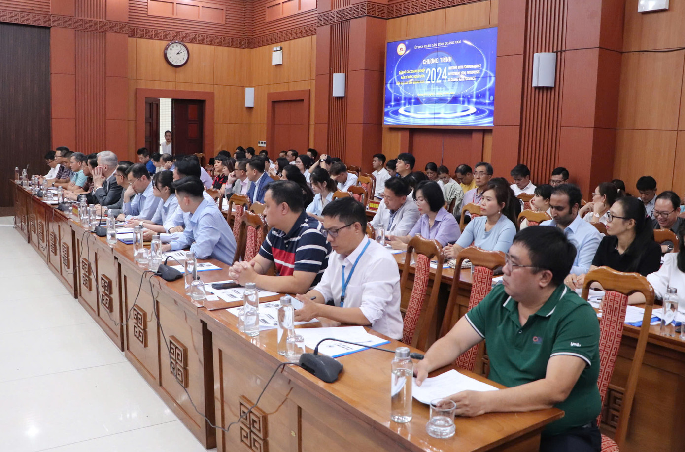 Các doanh nghiệp trực tiếp phản ánh những vướng mắc trong thực tế triển khai dự án trên địa bàn tới lãnh đạo tỉnh Quảng Nam.