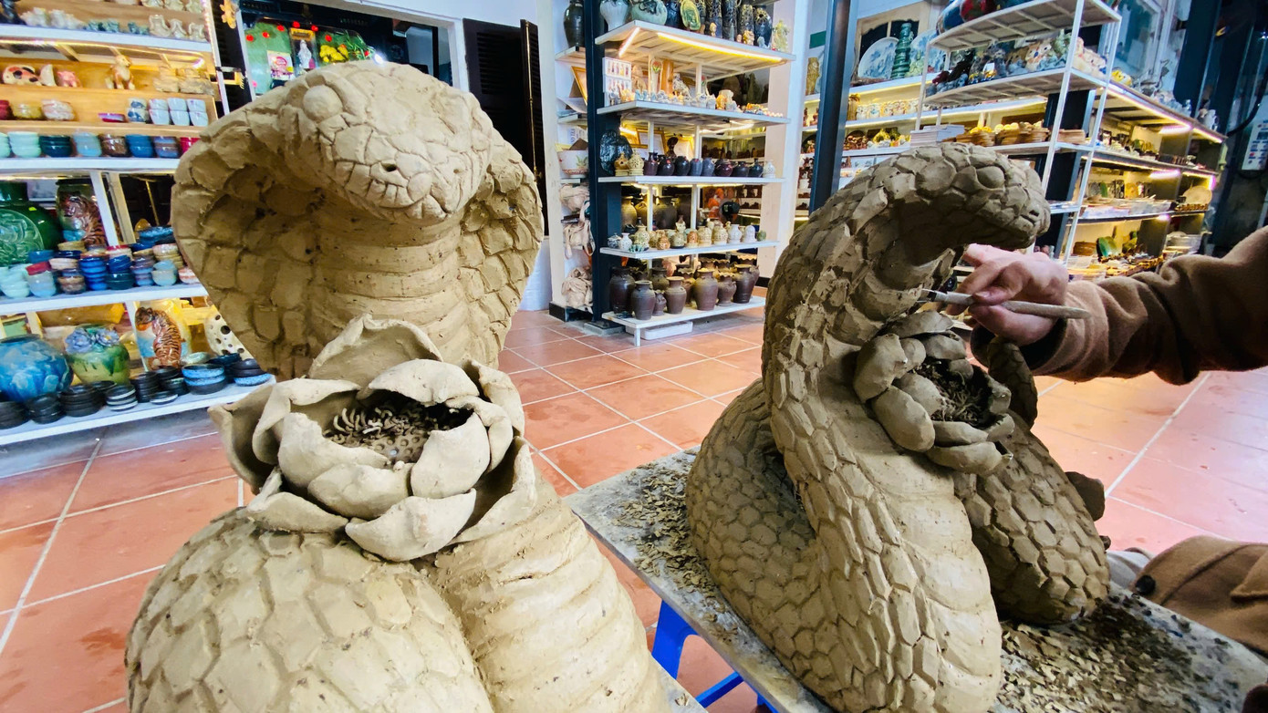 Tỉ mỉ từng chi tiết. Tỉ mỉ từng chi tiết.