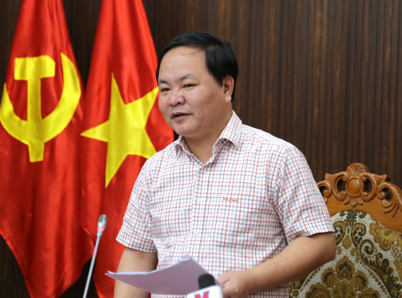 Ông Nguyễn Hồng Quang. Ông Nguyễn Hồng Quang.