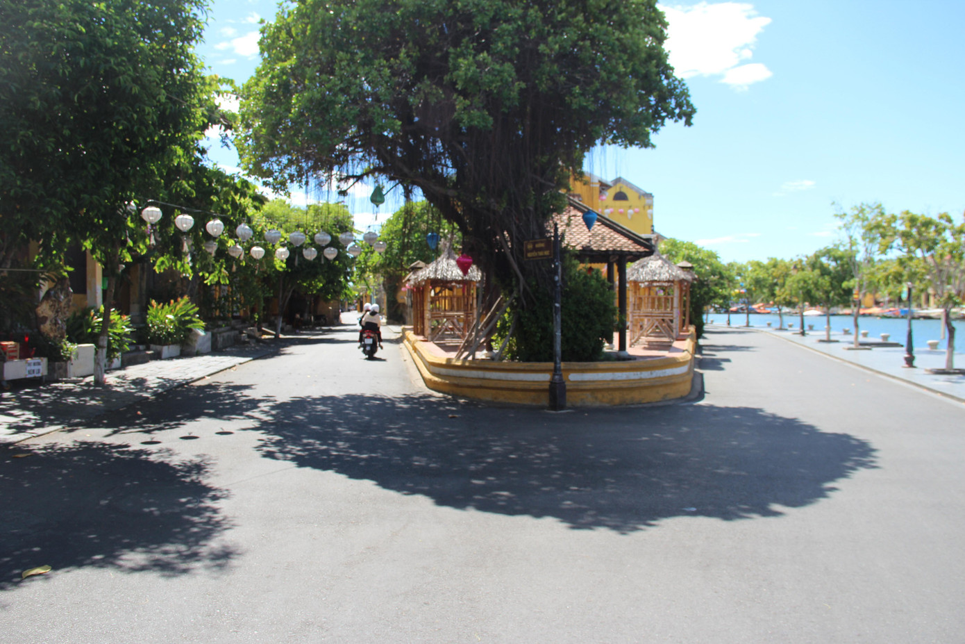 Các phường Tân An, Thanh Hà và thôn Trảng Suối (xã Cẩm Hà) nơi xuất hiện các ca COVID-19 sẽ áp dụng thực hiện giãn cách theo Chỉ thị 16. Riêng xã đảo Tân Hiệp thực hiện Chỉ thị 19.