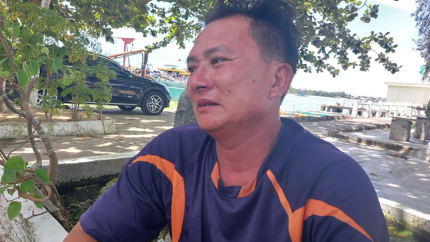 Thuyền trưởng Trần Văn Công kể lại sự việc.