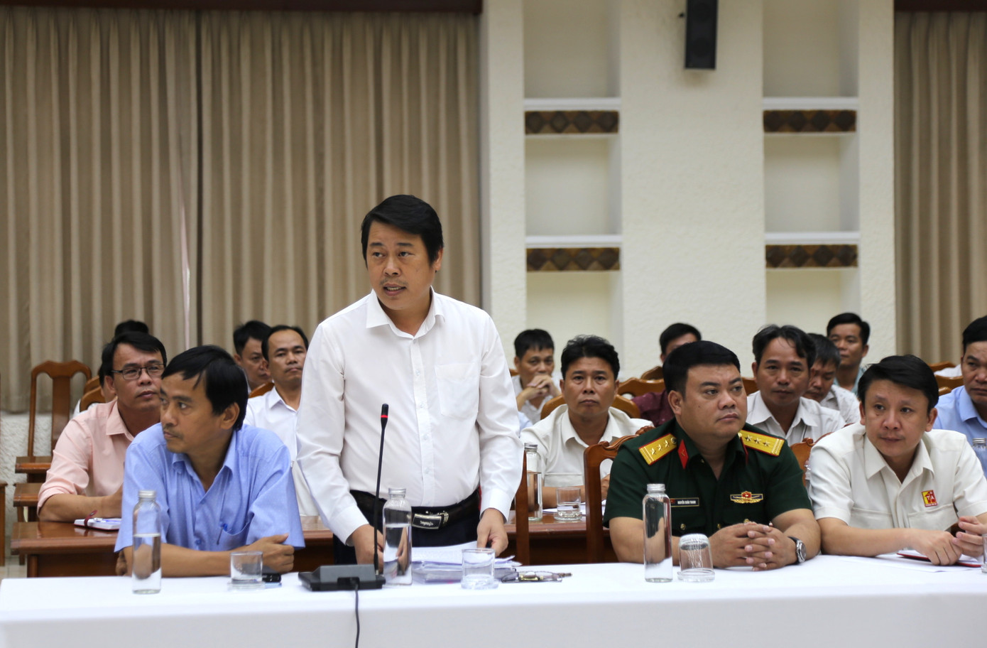 Doanh nghiệp nêu khó khăn, kiến nghị lãnh đạo vào cuộc giải quyết vướng mắc.