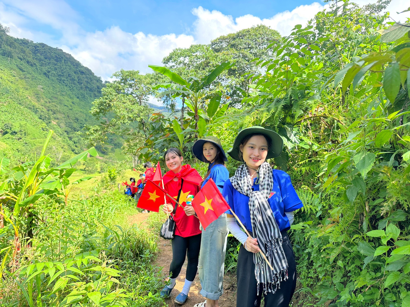 Các bạn trẻ có một kỳ nghỉ lễ đầy ý nghĩa. Các bạn trẻ có một kỳ nghỉ lễ đầy ý nghĩa.