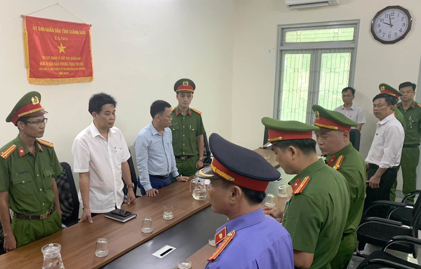 Bắt tạm giam Lương Thiện Phước và Nguyễn Cao Sang.