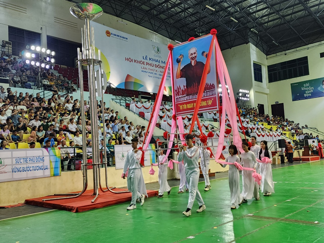 Ngày hội với sự tham gia của 2.135 vận động viên đến từ 12 tỉnh, thành. Ngày hội với sự tham gia của 2.135 vận động viên đến từ 12 tỉnh, thành.