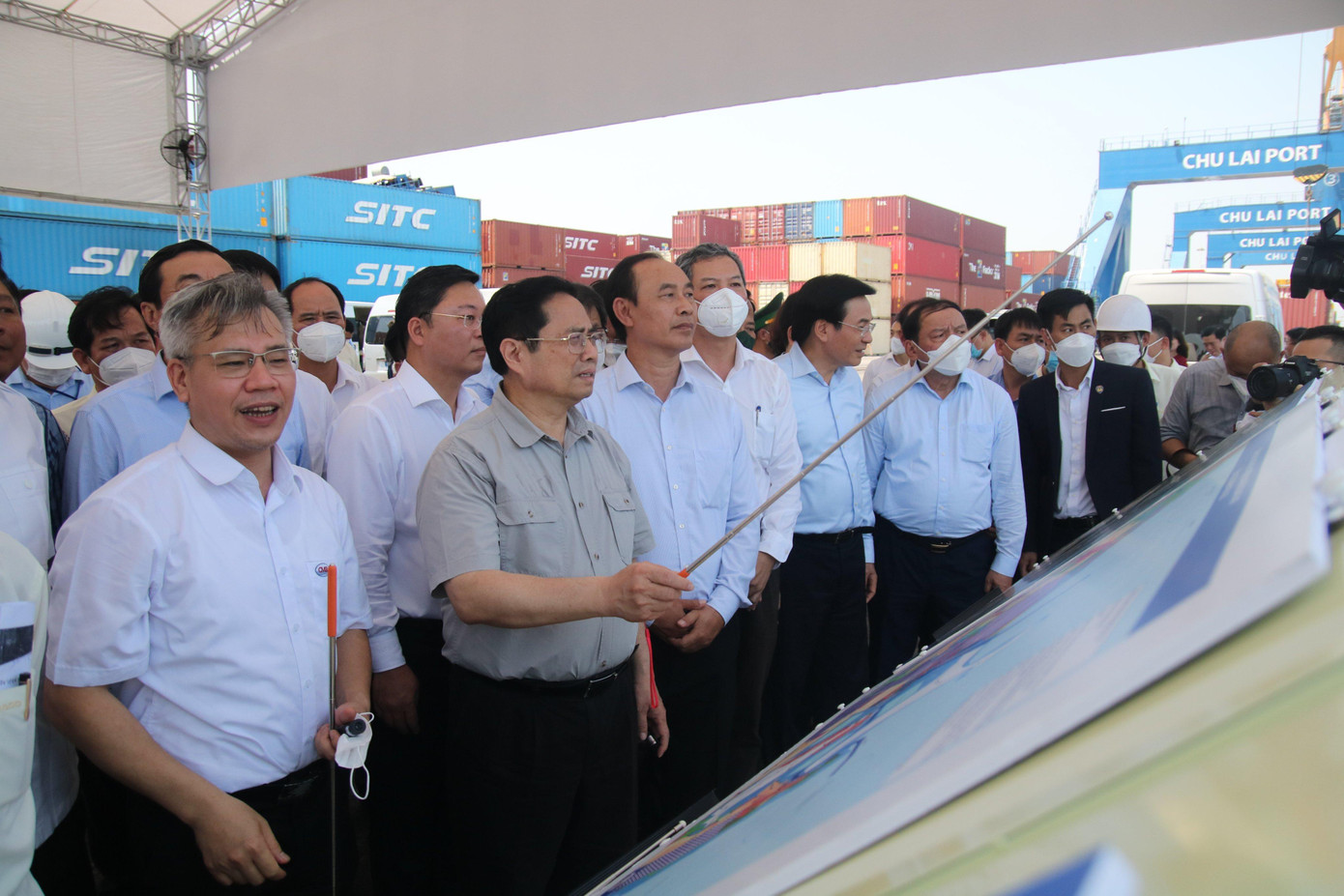 Thủ tướng Phạm Minh Chính khảo sát thực tế tại cảng Chu Lai.