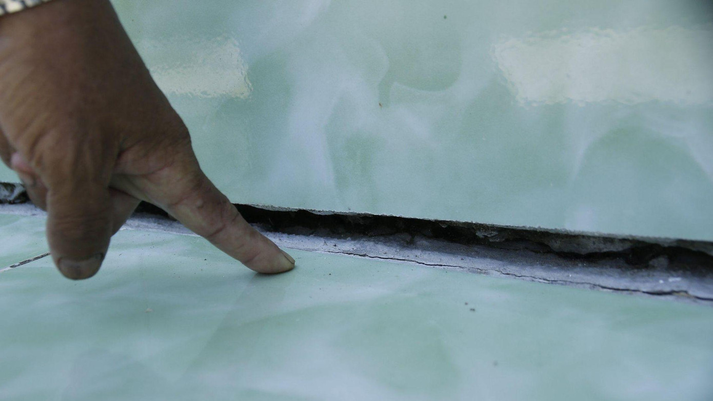 Móng nhà bị sụt lún.