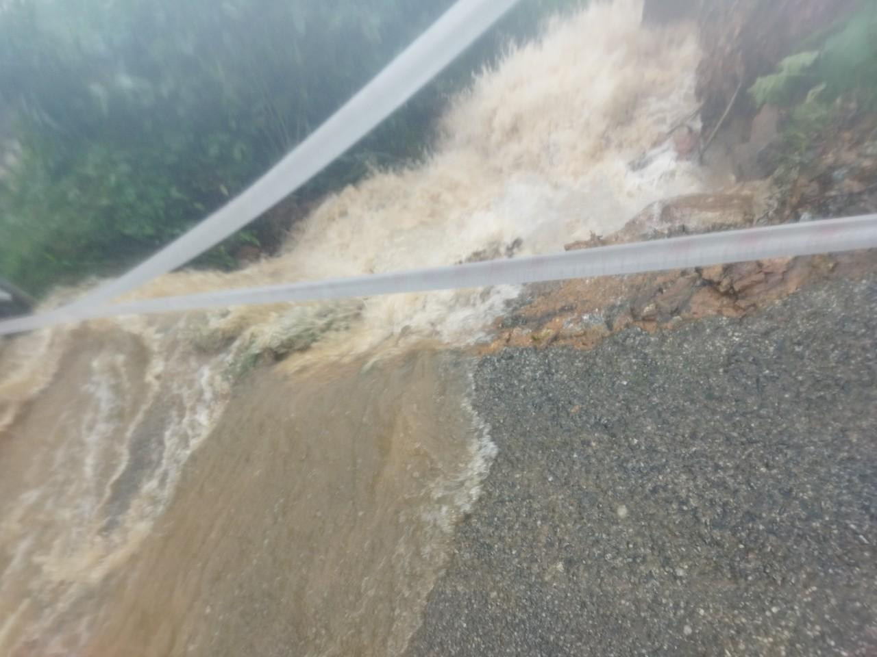 Sạt lở lại đe doạ vùng núi Nam Trà My, Quảng Nam. Sạt lở lại đe doạ vùng núi Nam Trà My, Quảng Nam.