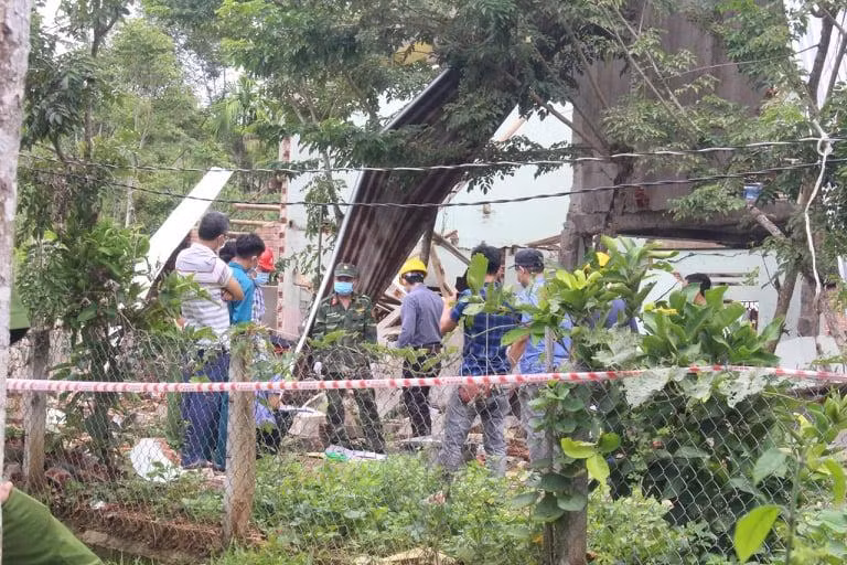 Lực lượng chức năng đang làm rõ nguyên nhân vụ nổ.