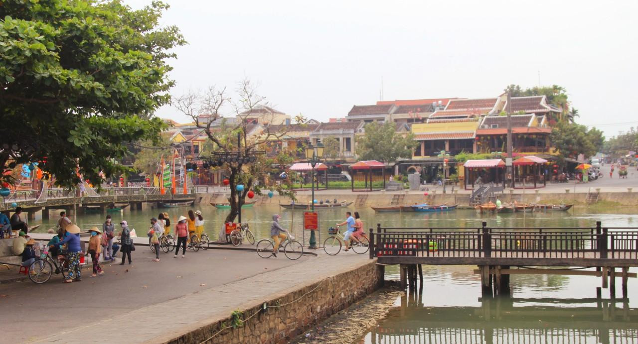 Du lịch Hội An bắt đầu nhộn nhịp du khách trở lại, chờ đón khách quốc tế.