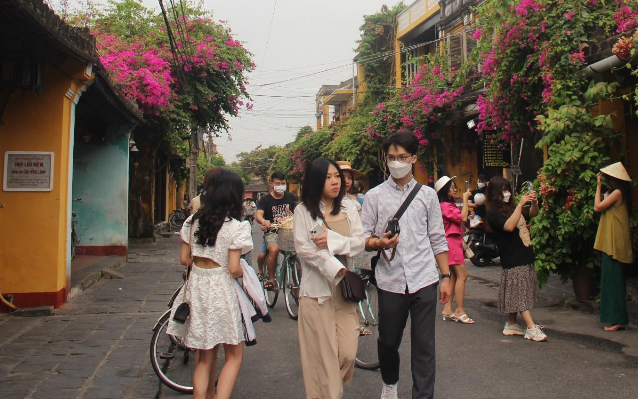 Thong thả cùng nhau dạo bước