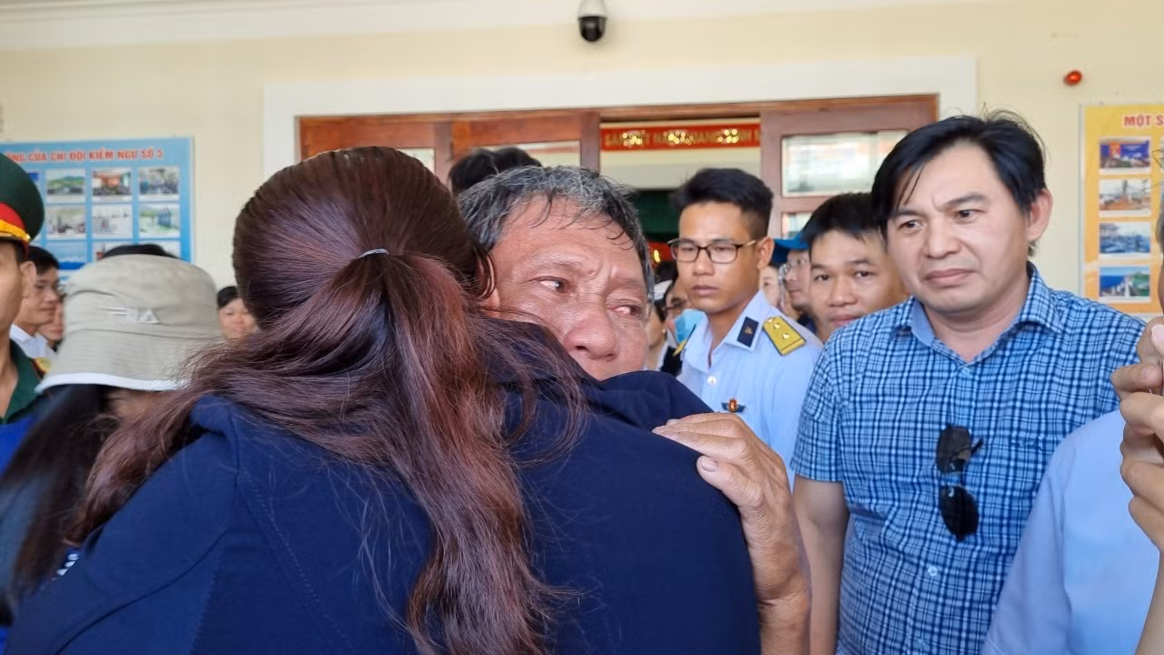 Ôm chặt người thân
