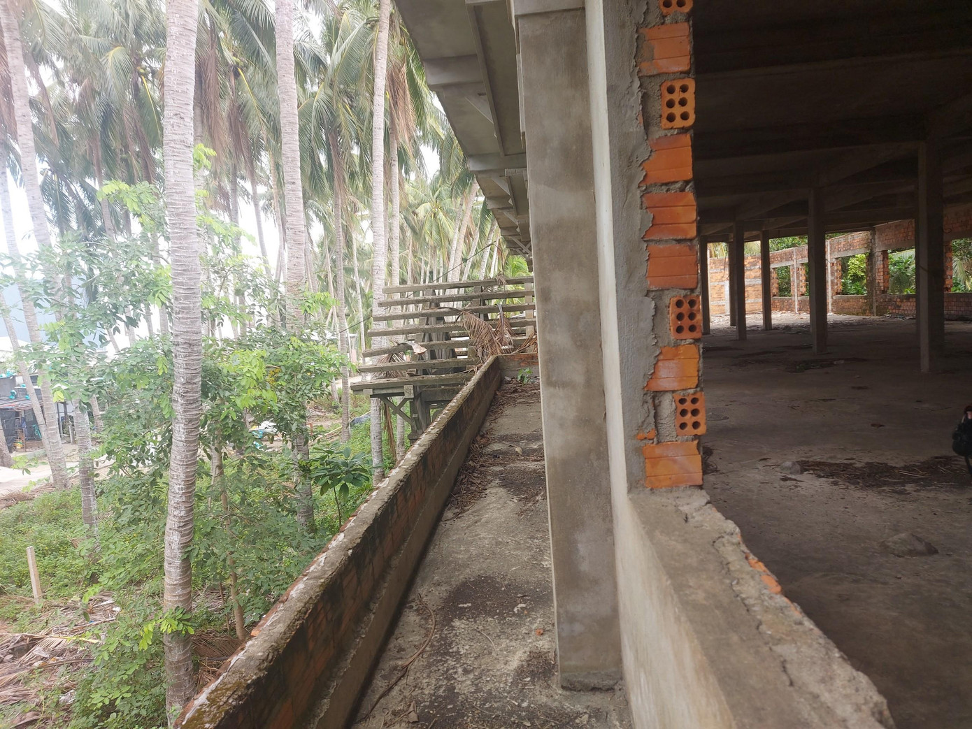 Các hạng mục khu khách sạn thuộc dự án dang dở. Các hạng mục khu khách sạn thuộc dự án dang dở.