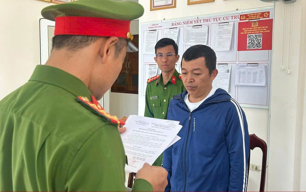 Công an khởi tố, bắt tạm giam Lê Tấn Gia. Ảnh CAQN Công an khởi tố, bắt tạm giam Lê Tấn Gia. Ảnh CAQN