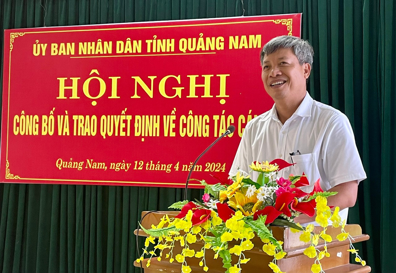 Ông Hồ Quang Bửu - Phó Chủ tịch UBND tỉnh Quảng Nam phát biểu tại Hội nghị công bố, trao quyết định về công tác cán bộ chiều nay.